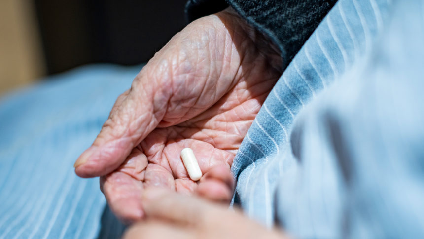 antiobiotics, pill, in hands